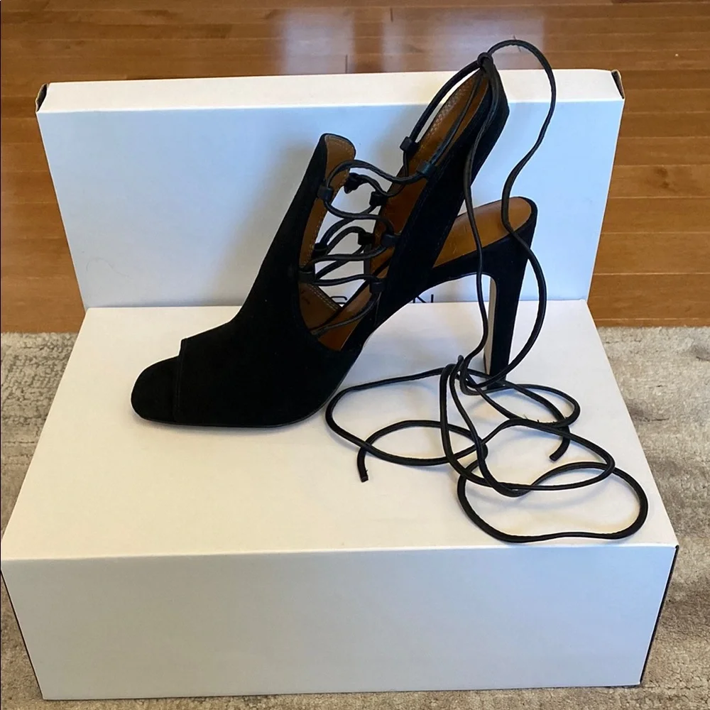 H by Halston chic modern